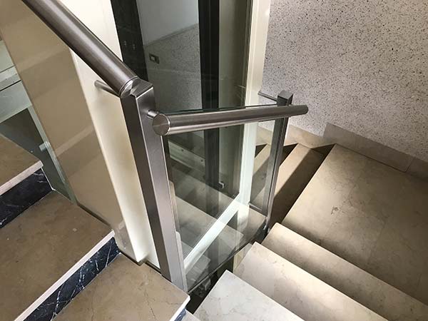 Passerelle-di-collegamento-ai-piani-per-agevolare-la-discesa-dei-disabili Passerelle-di-collegamento-ai-piani-per-agevolare-la-discesa-dei-disabili