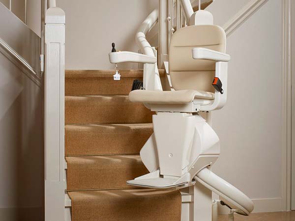 Semplici-comandi-per-l-elevazione-in-totale-sicurezza Semplici-comandi-per-l-elevazione-in-totale-sicurezza